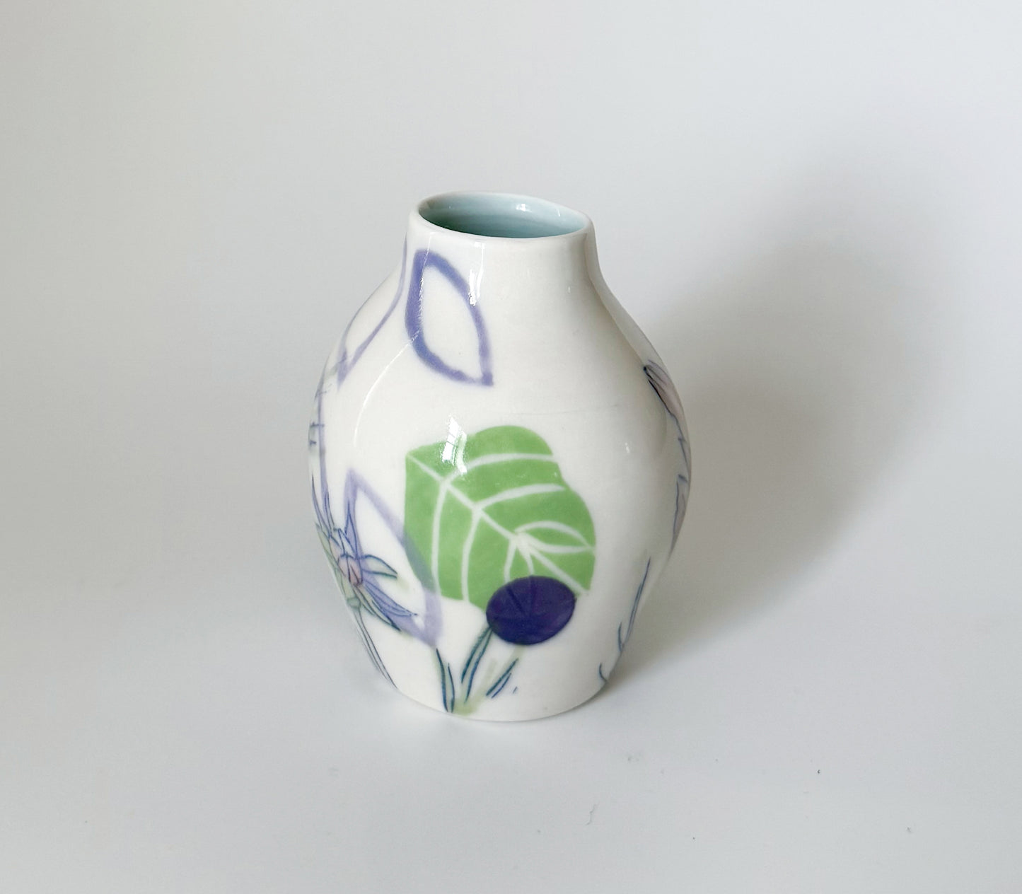 Small bud vase with cosmos flowers 1
