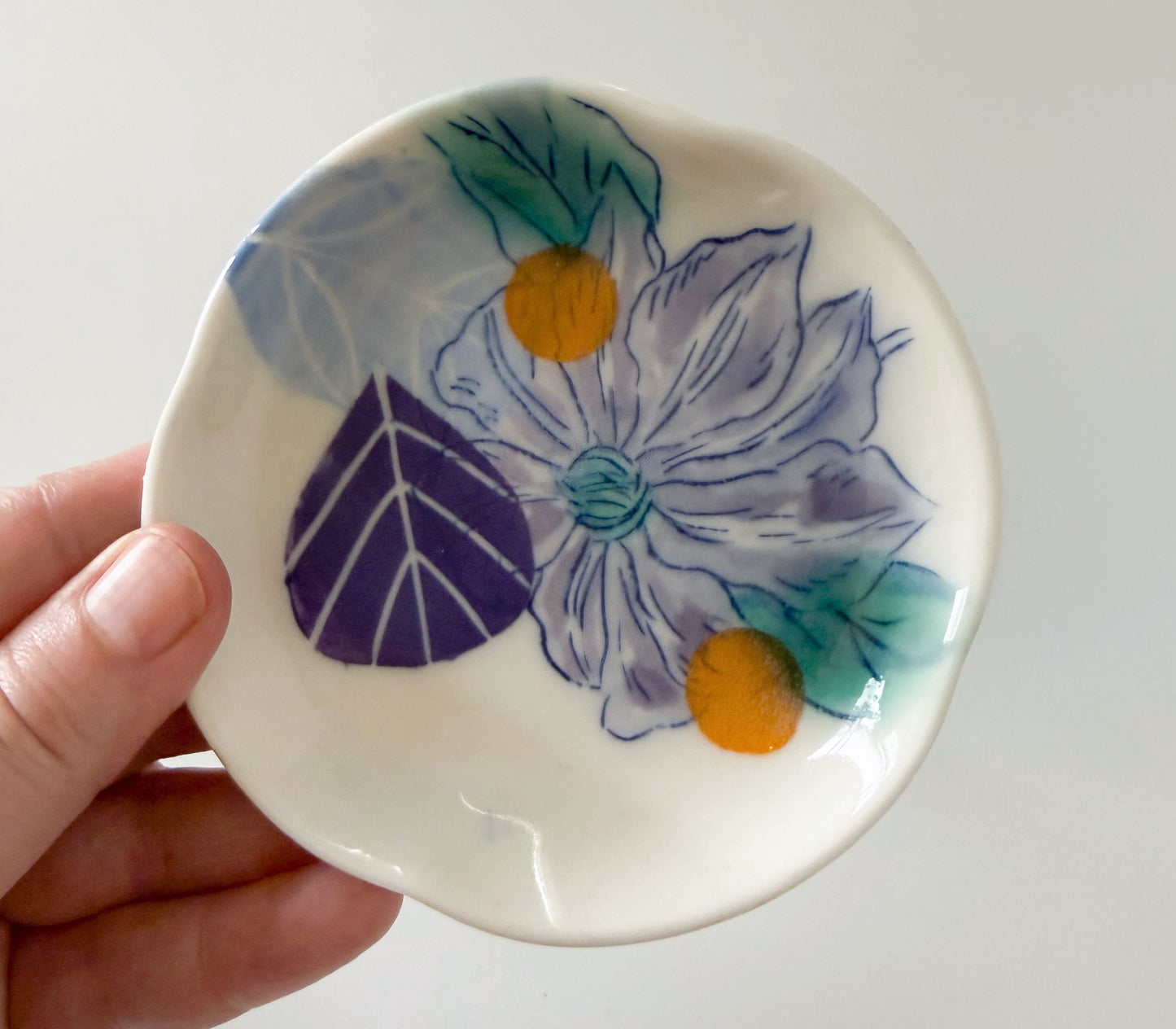 Small dish with clematis