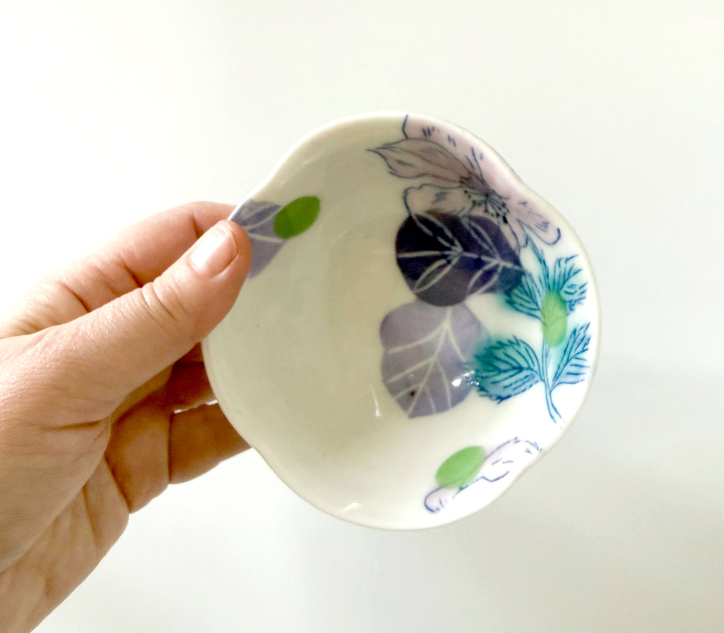 Small bowl with roses