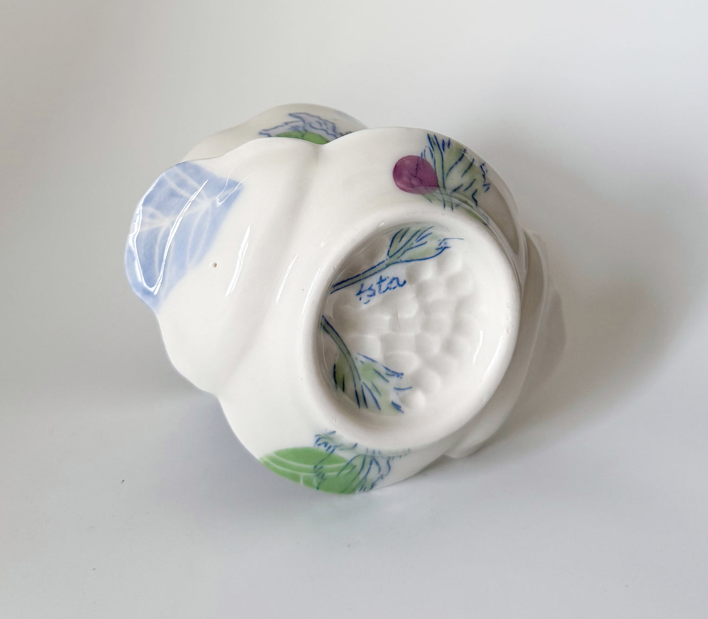 Ice cream dish with poppies