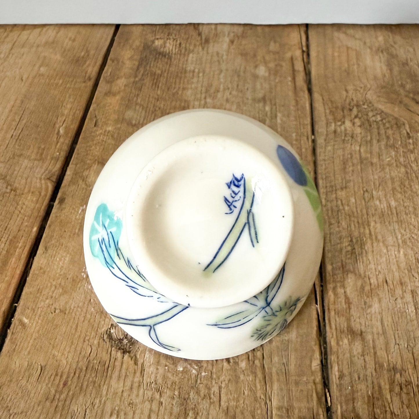 Small dish with daisies 12