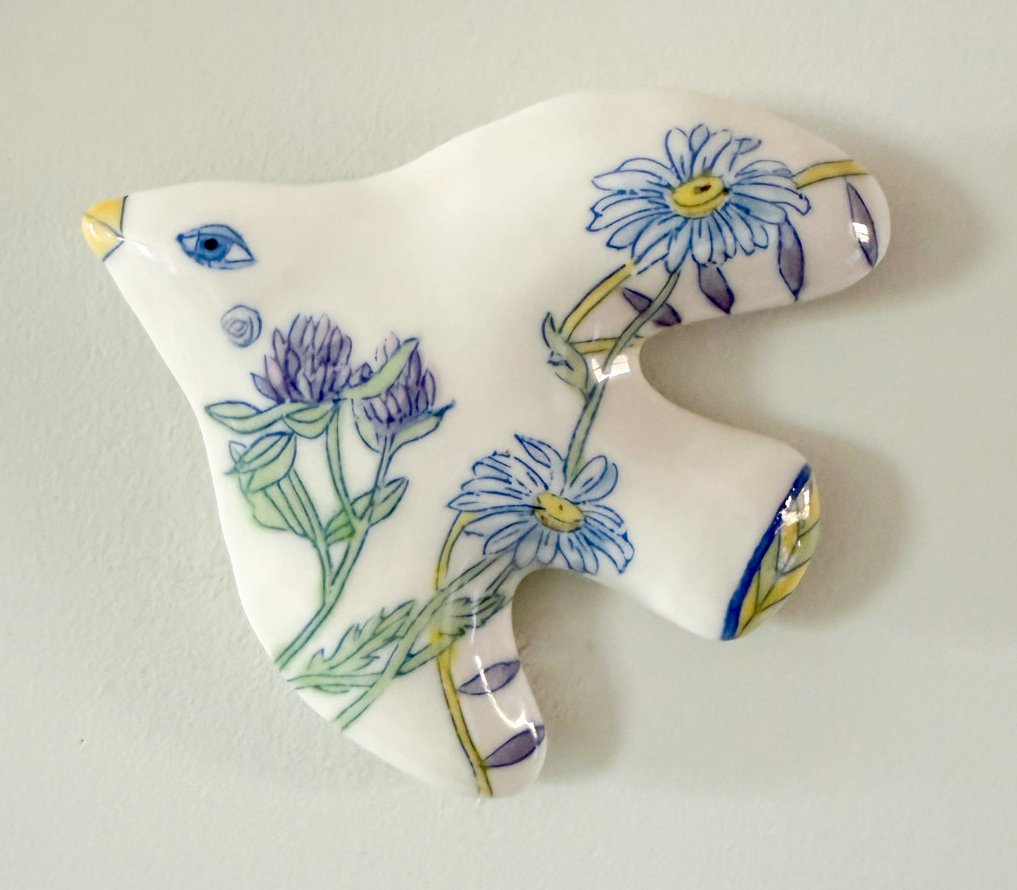 Bird wall sculpture with daisies - medium