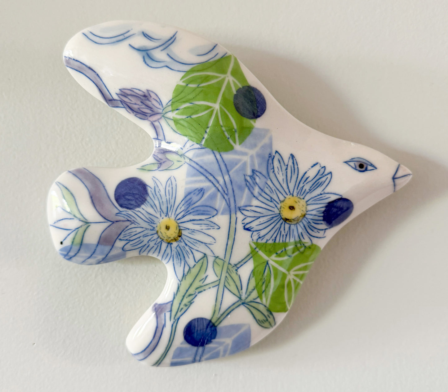 Bird wall sculpture with daisies - medium