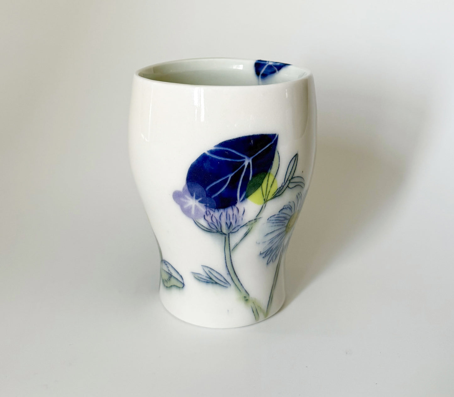 Tumbler / cup with daisies and clovers 2