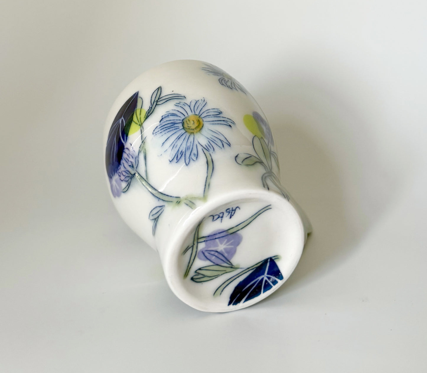 Tumbler / cup with daisies and clovers 2