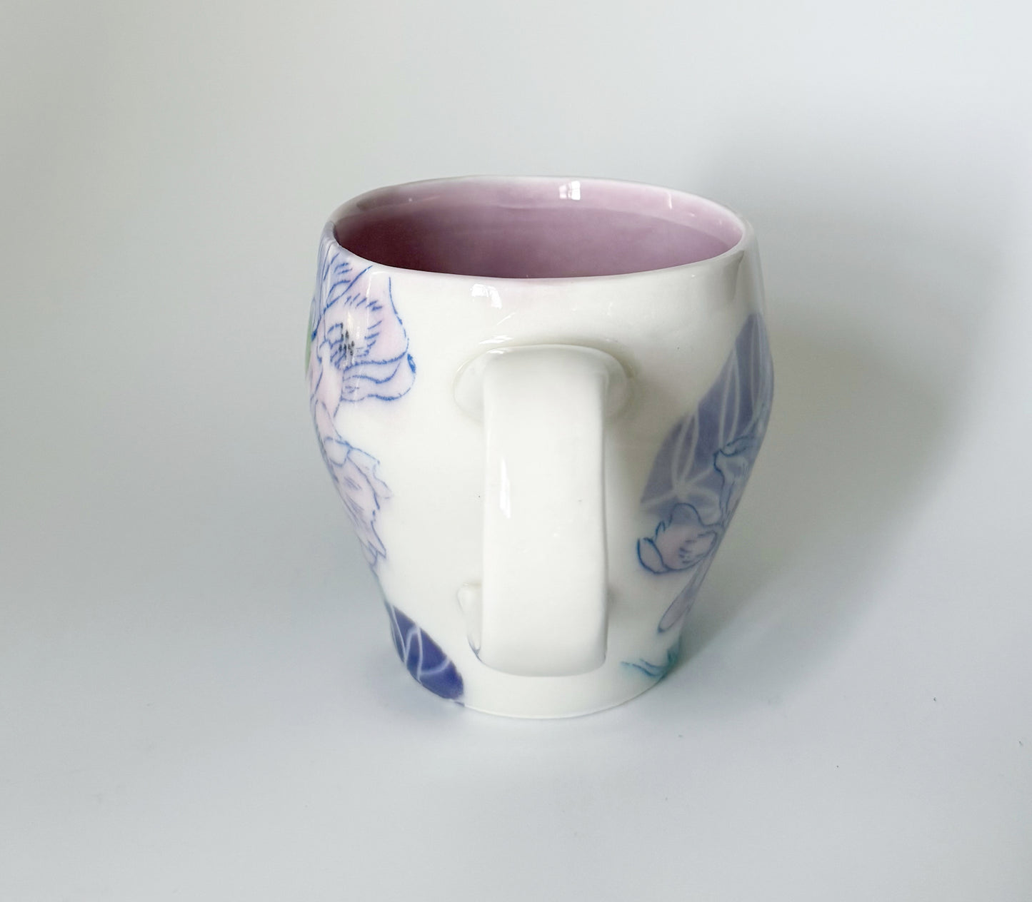 Mug with pink roses