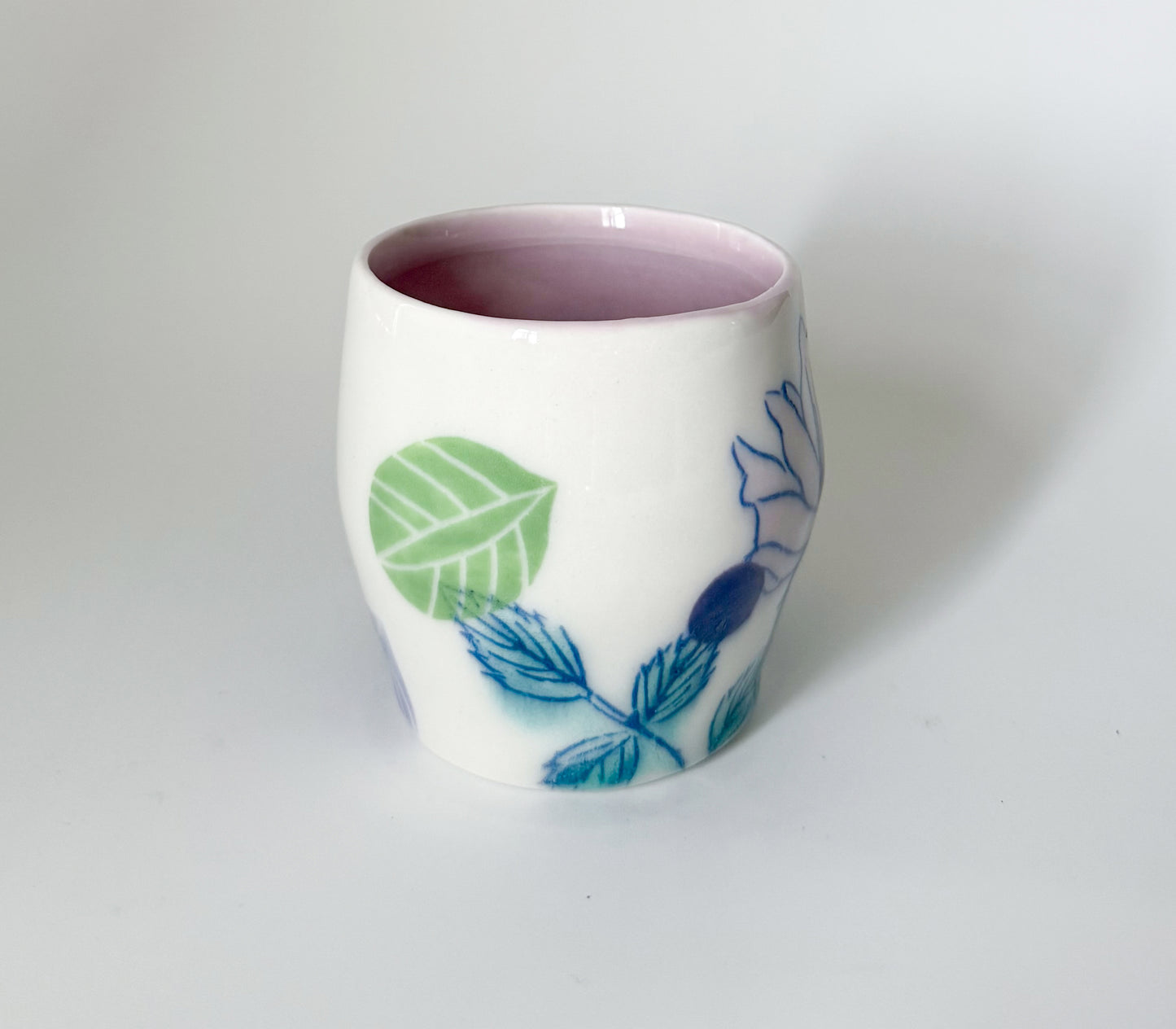 Small mug with pink roses