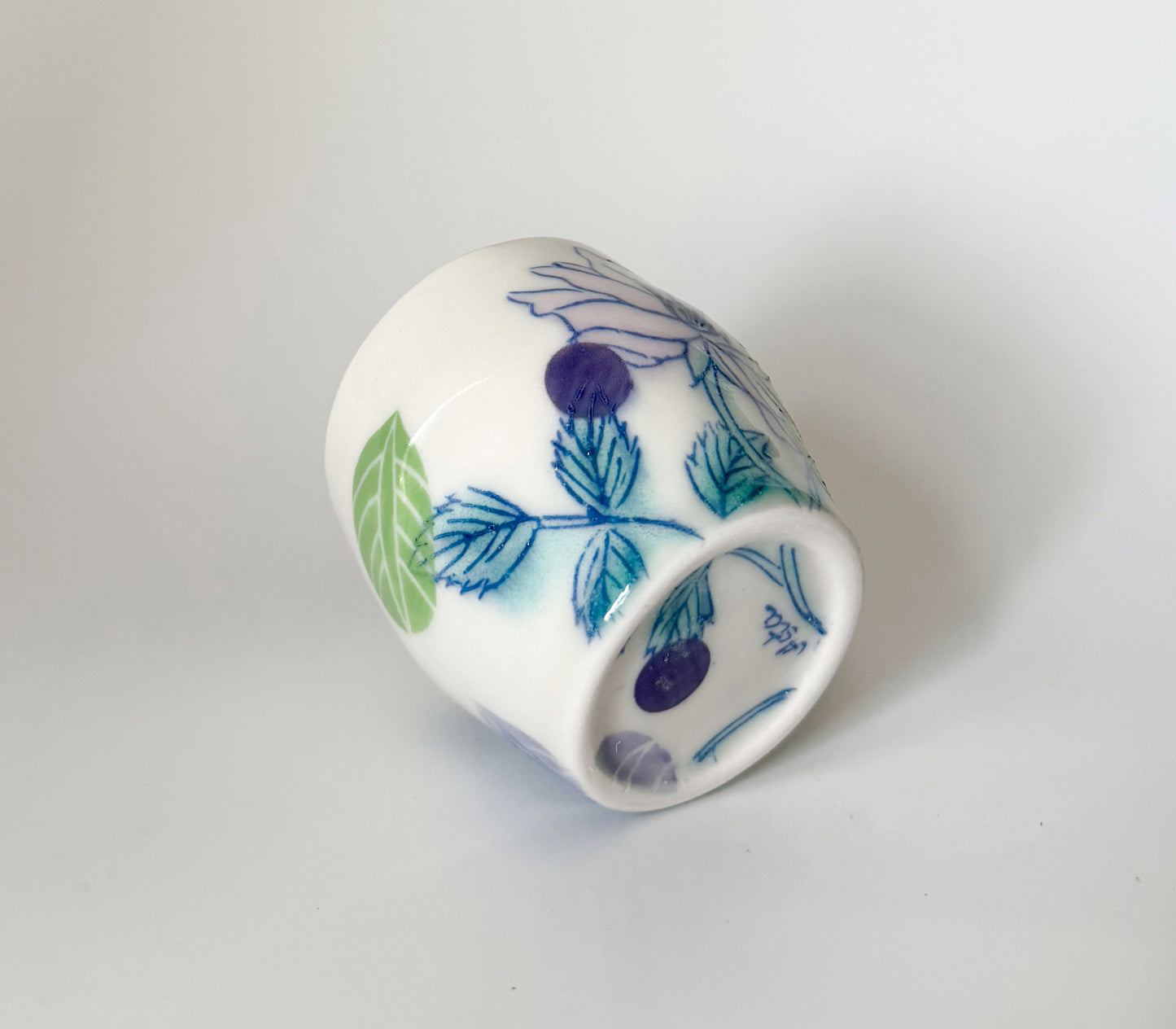 Small mug with pink roses