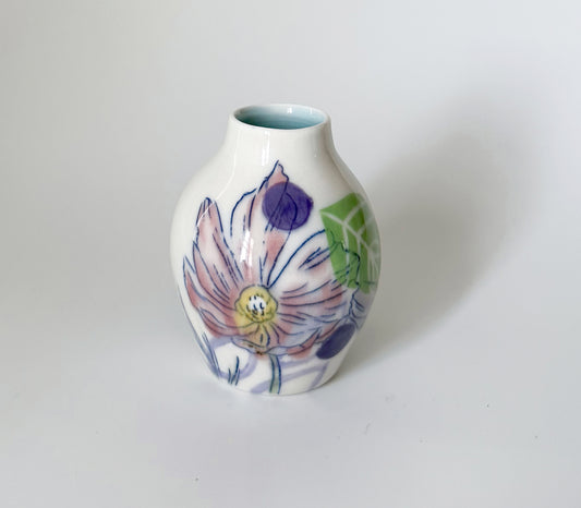 Small bud vase with cosmos flowers 1