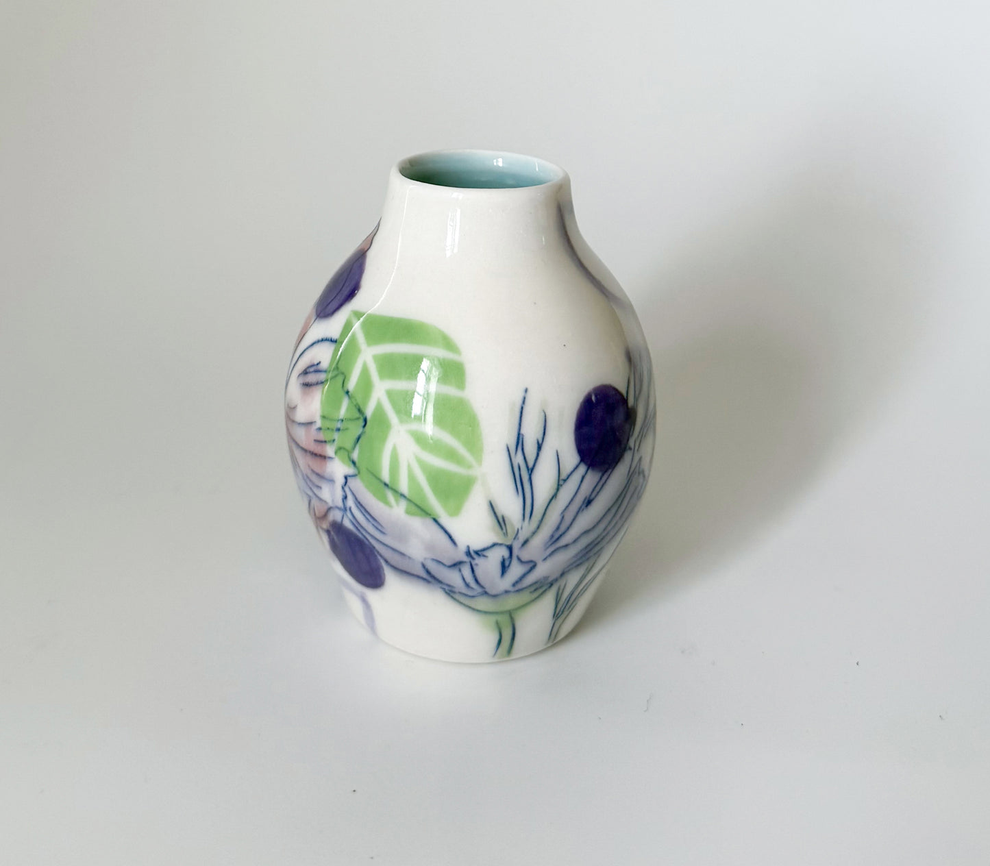 Small bud vase with cosmos flowers 1