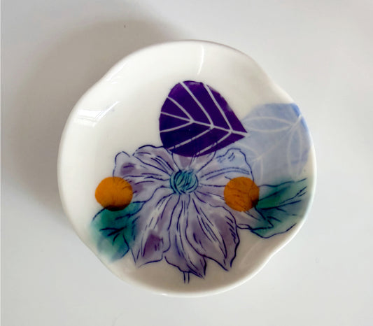 Small dish with clematis