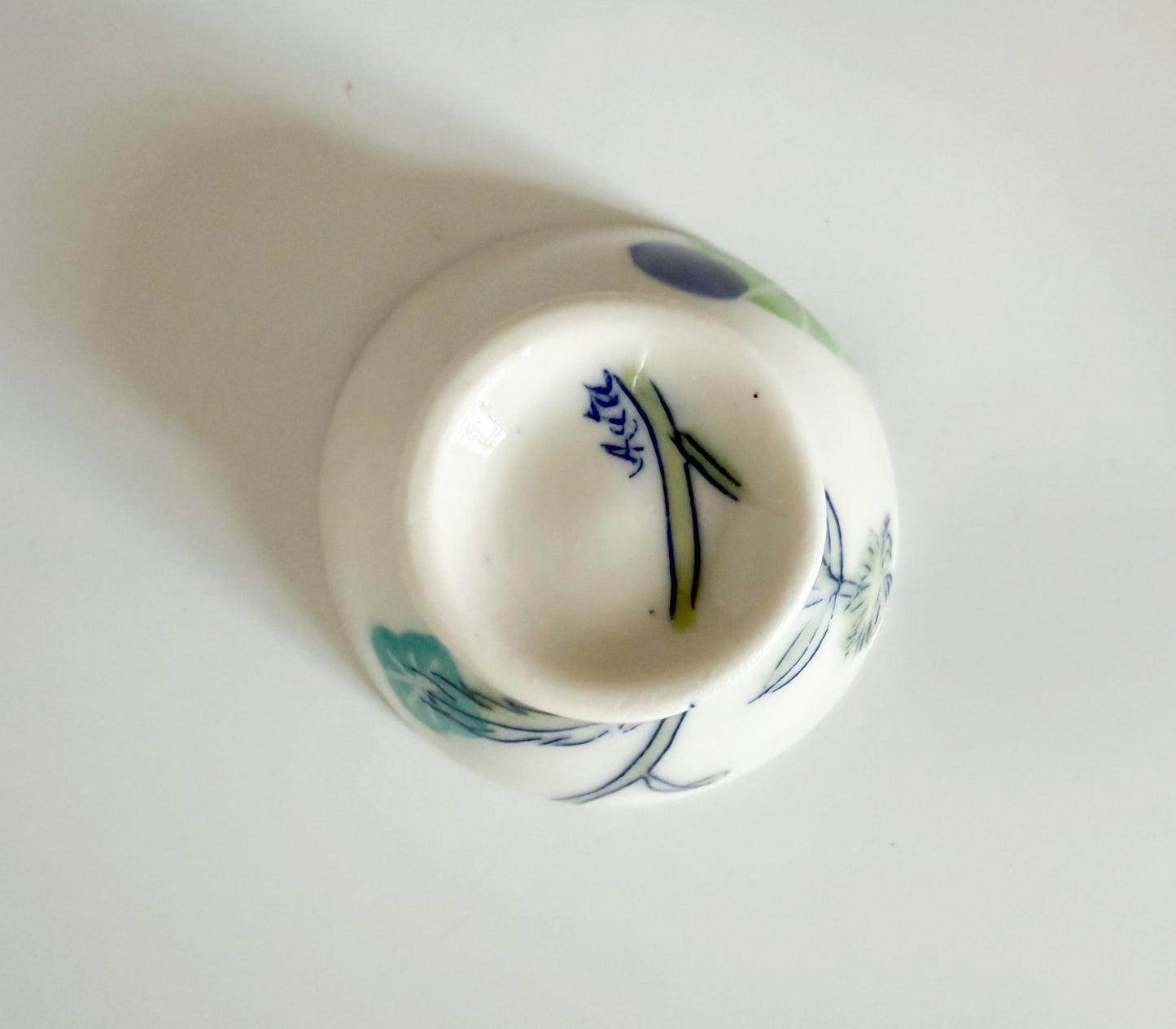 Small dish with daisies 12