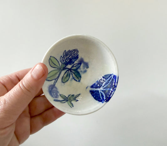 Small dish with daisies 8