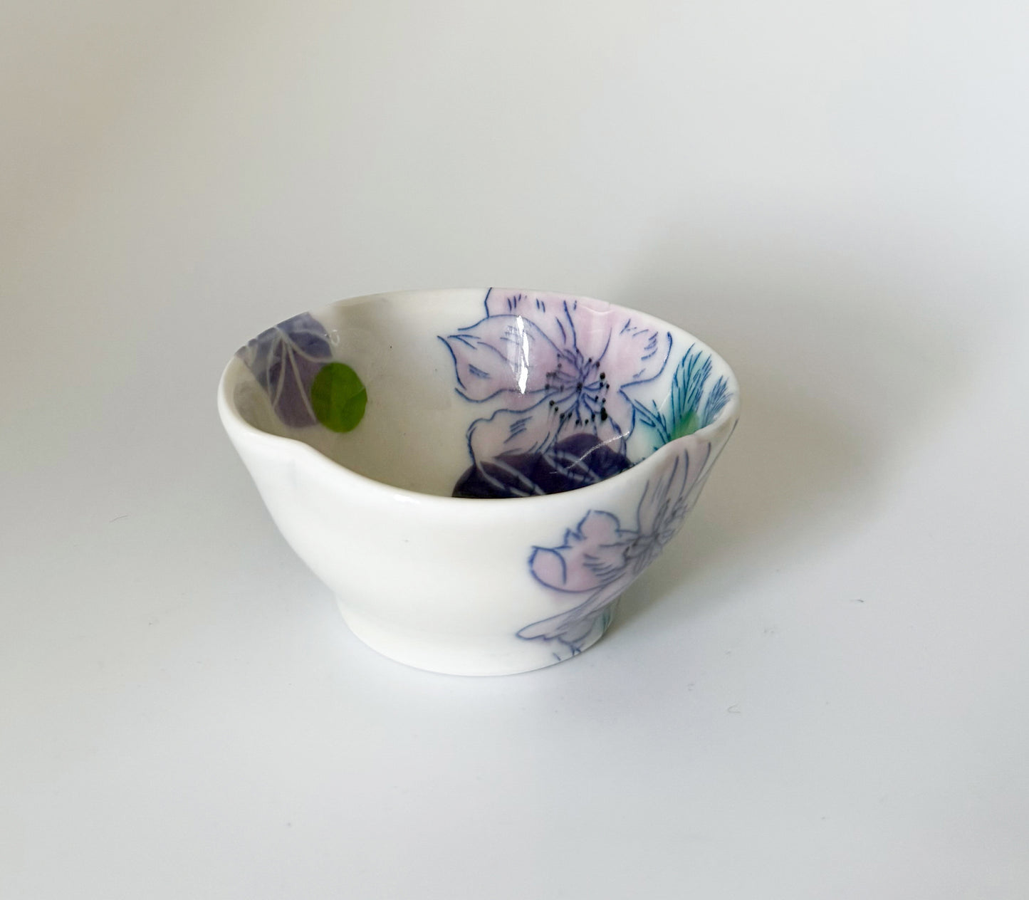 Small bowl with roses