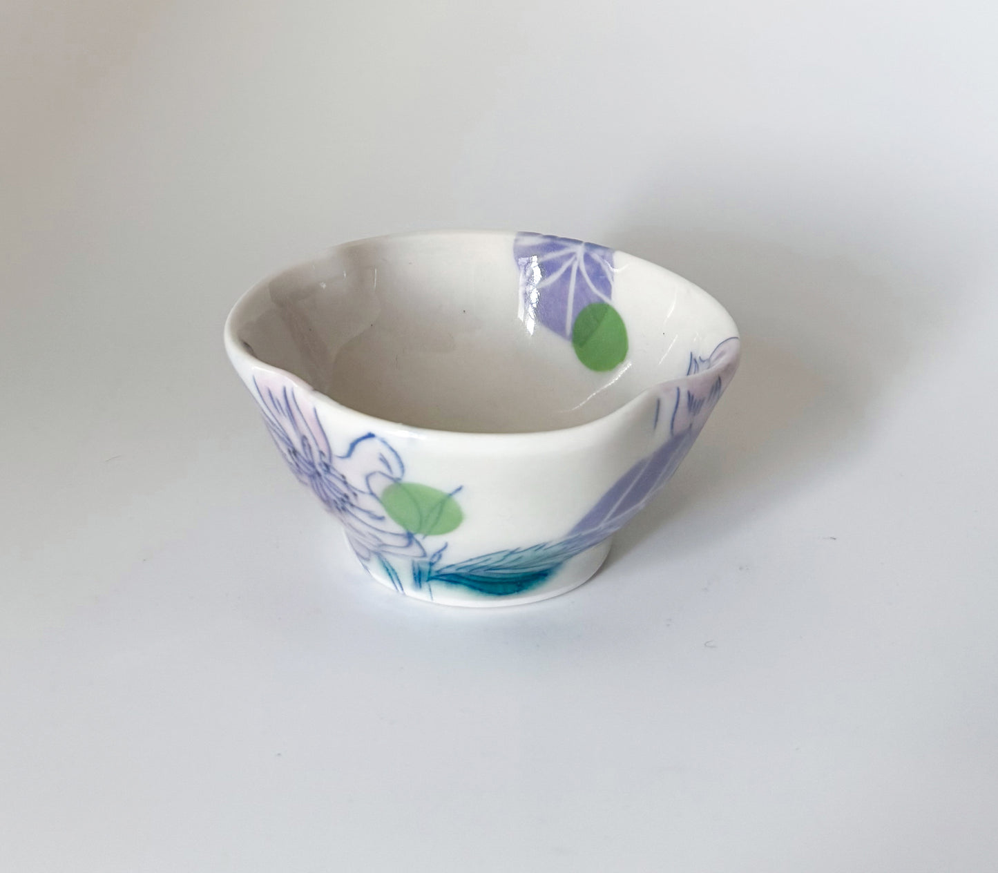 Small bowl with roses