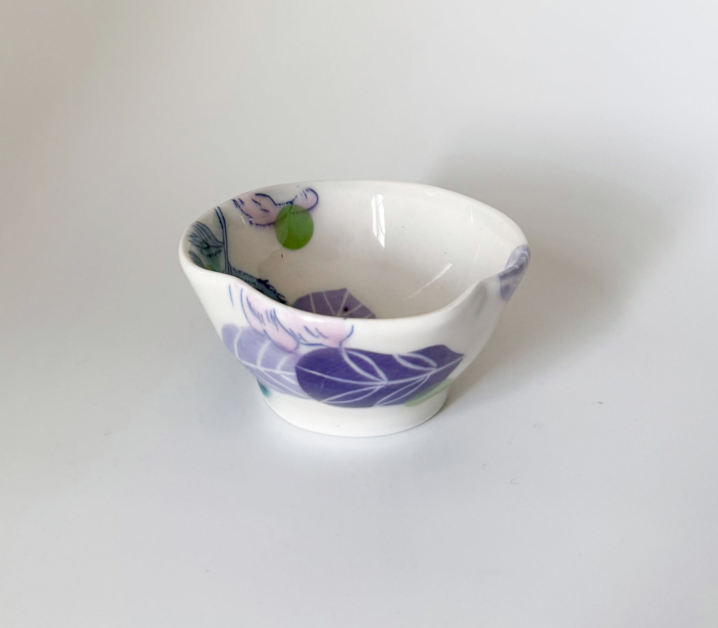 Small bowl with roses