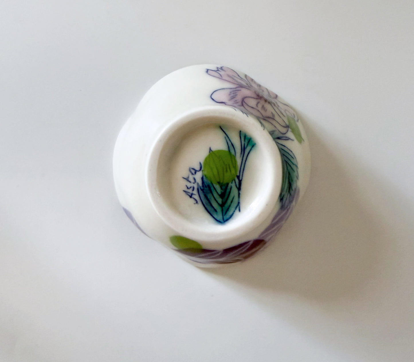 Small bowl with roses