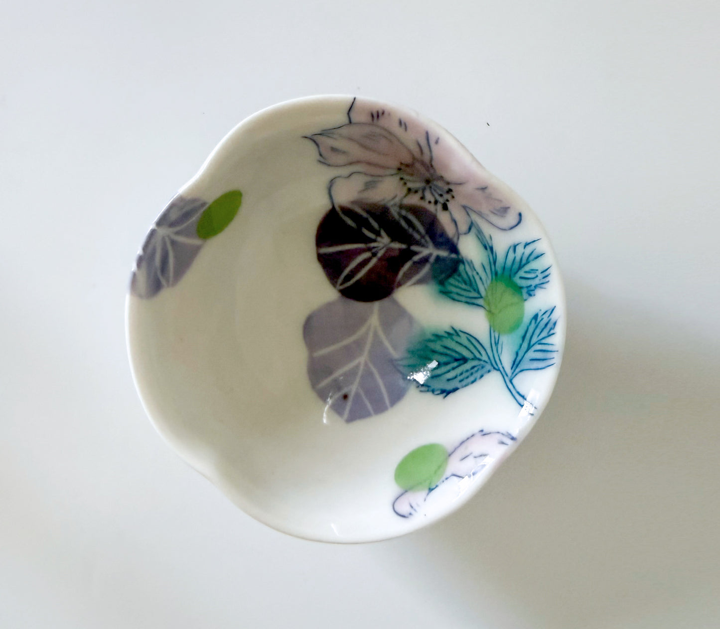Small bowl with roses