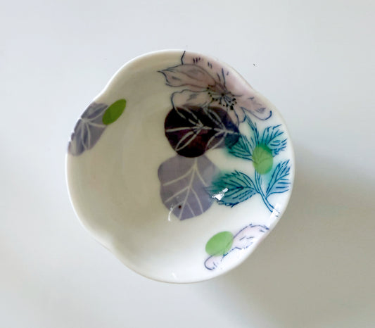 Small bowl with roses