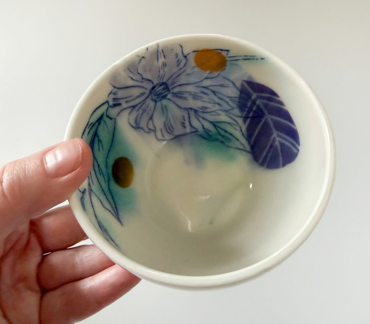 Small bowl with clematis