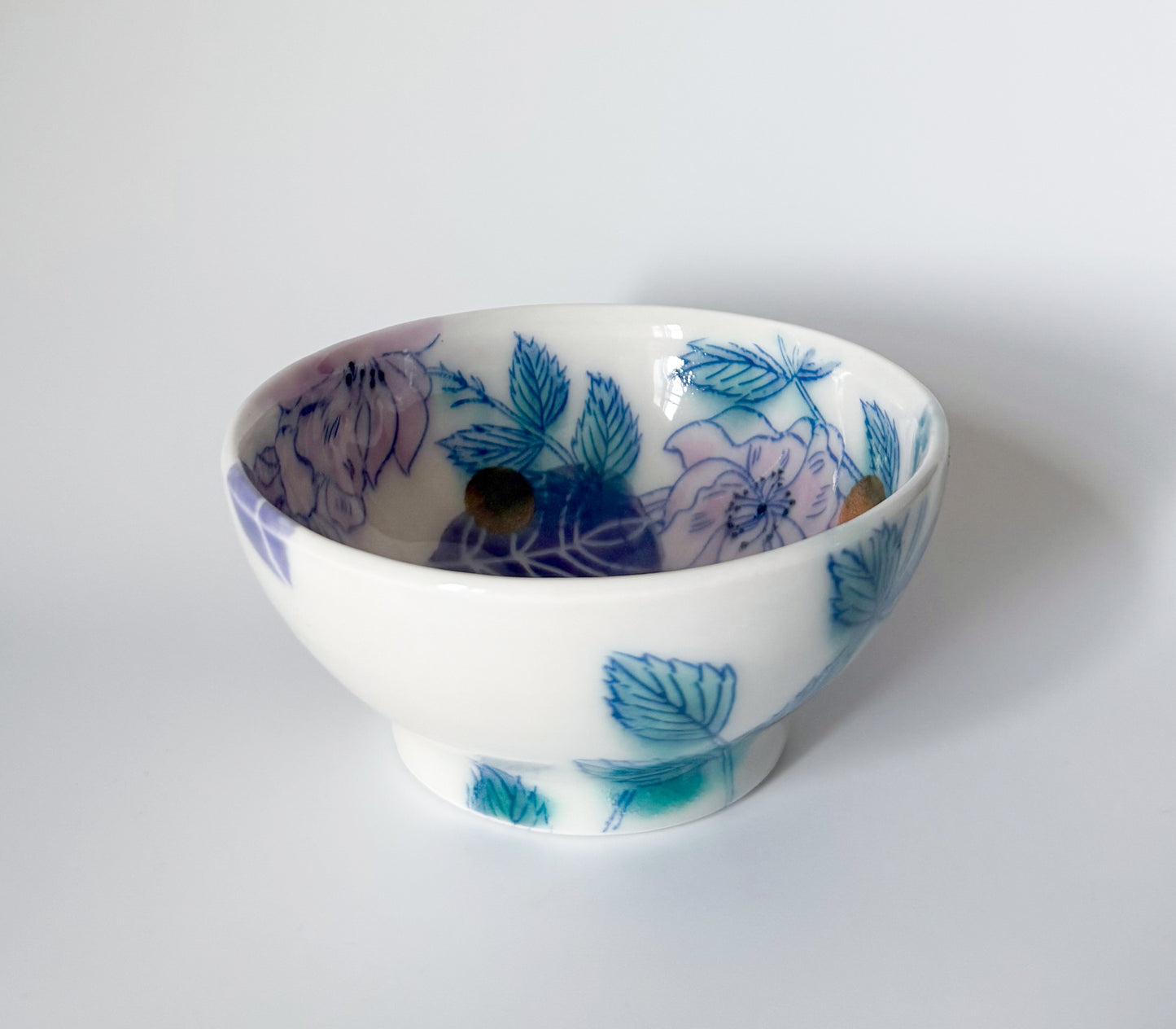 Small bowl with roses