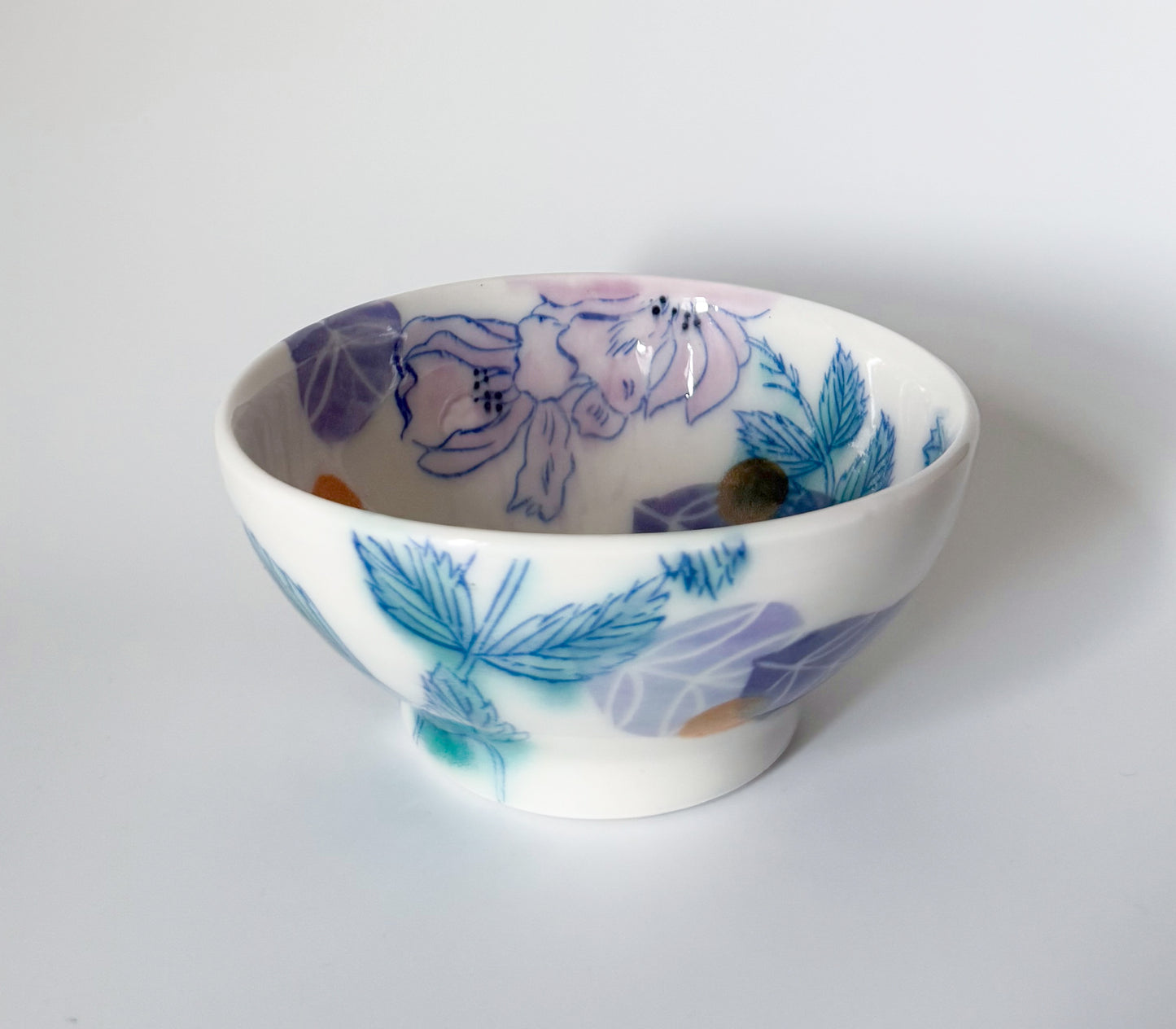 Small bowl with roses