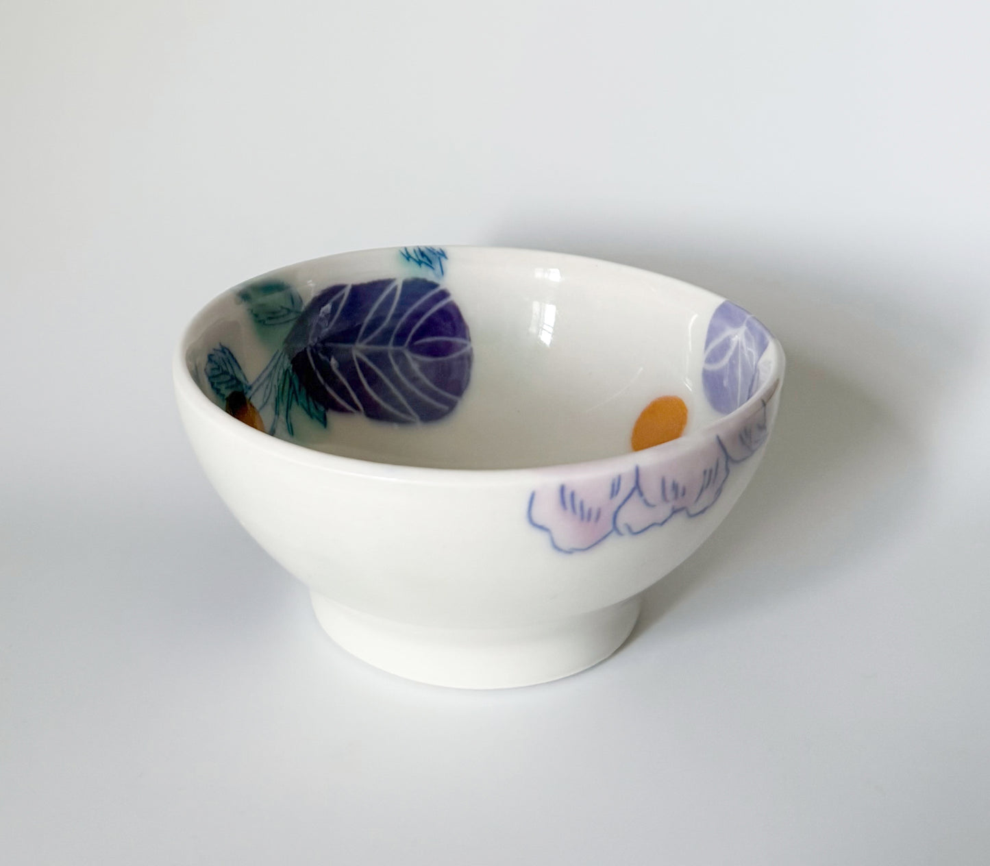 Small bowl with roses