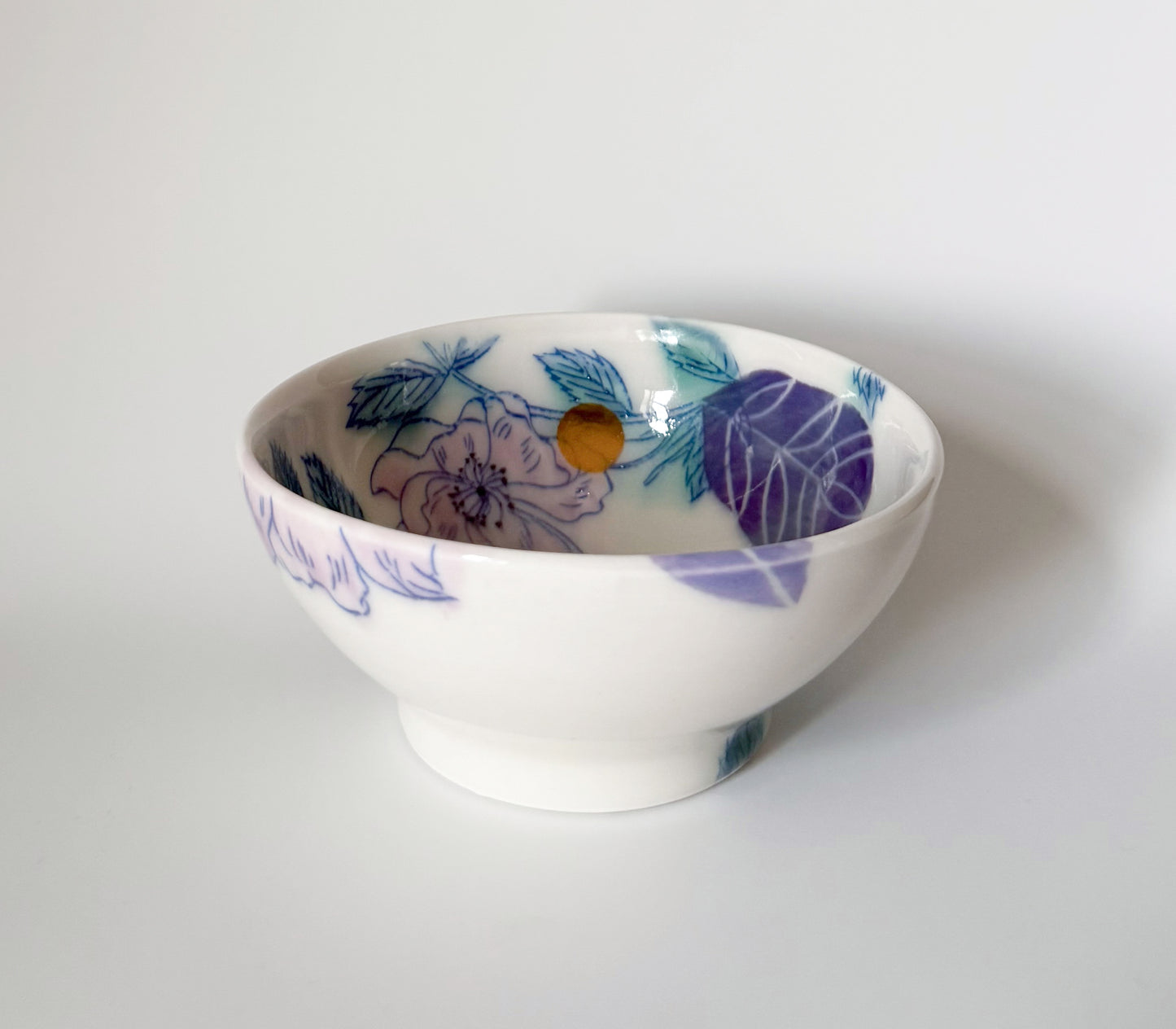 Small bowl with roses