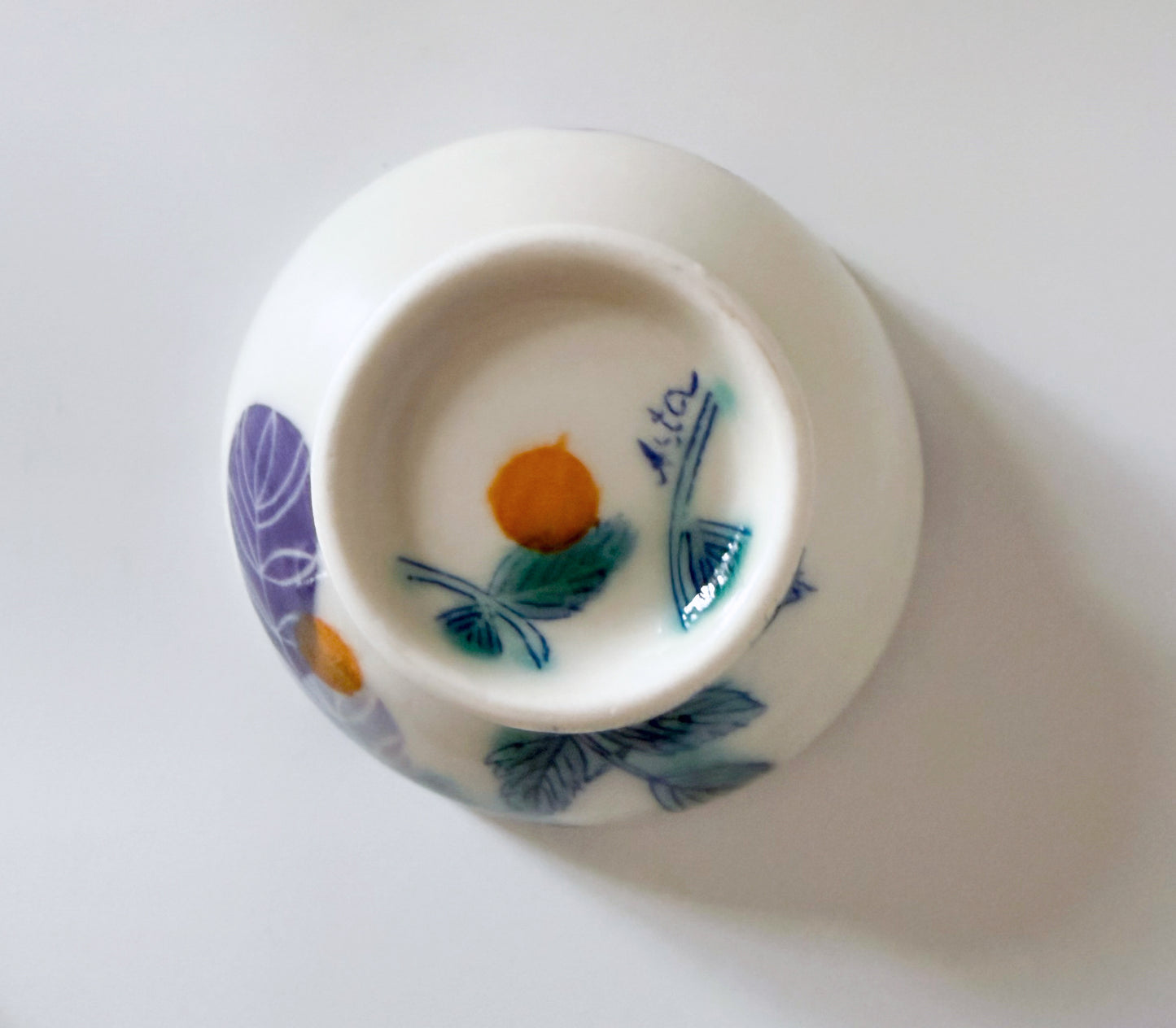 Small bowl with roses