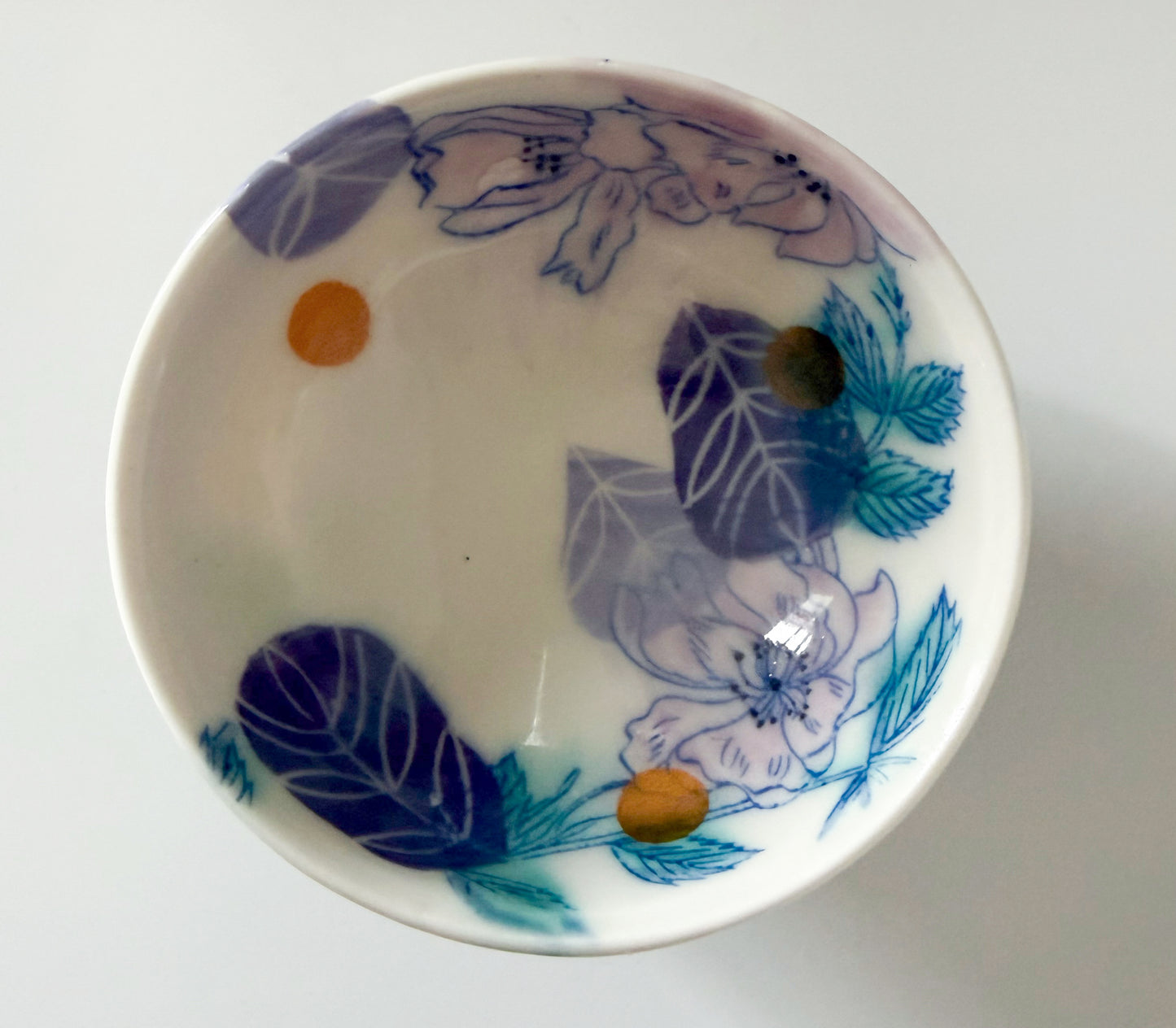 Small bowl with roses