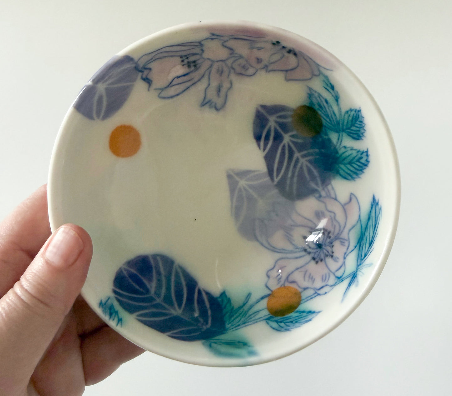 Small bowl with roses