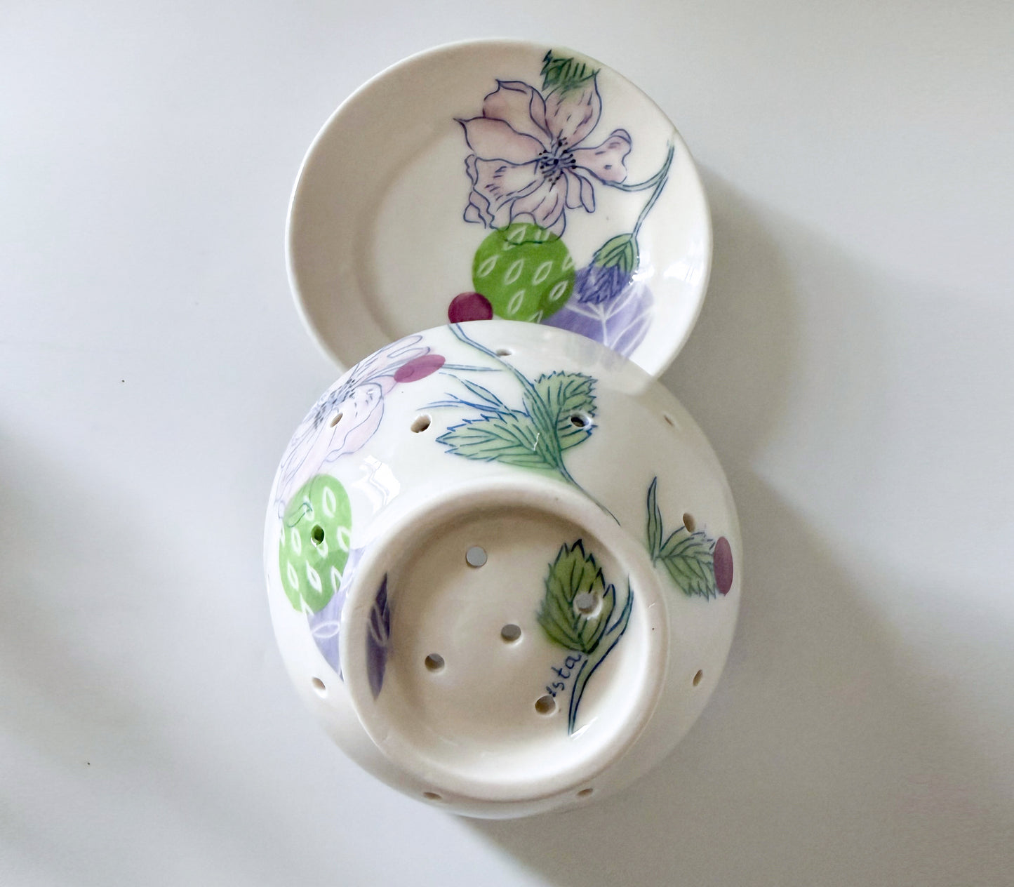 Berry bowl with roses