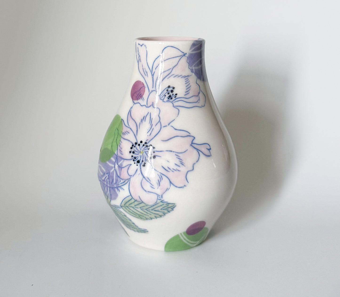 Bud vase with roses