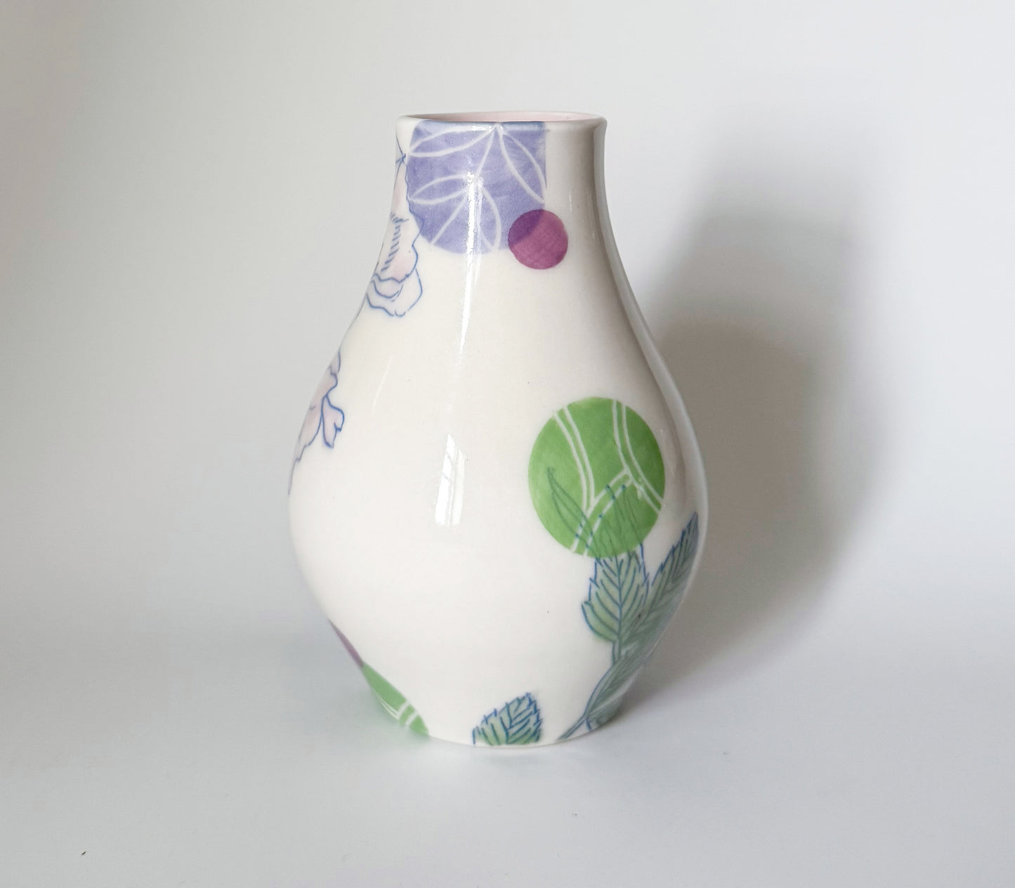 Bud vase with roses