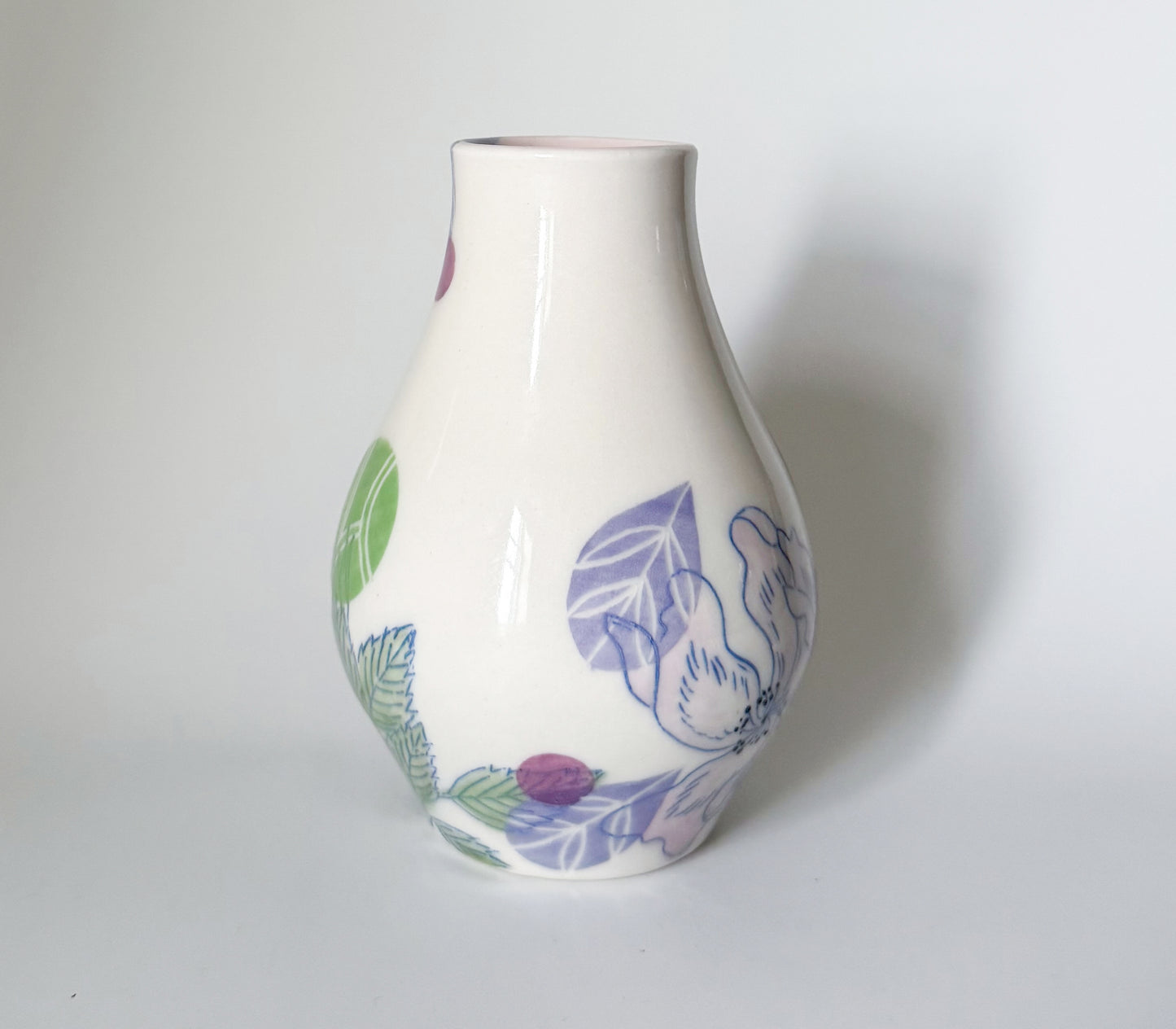 Bud vase with roses