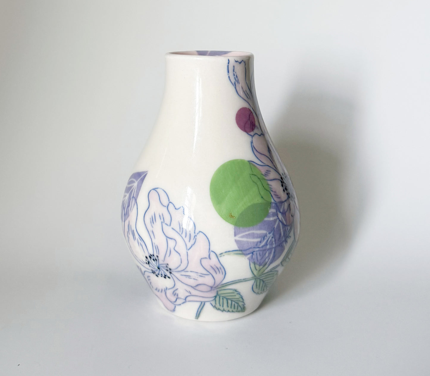 Bud vase with roses