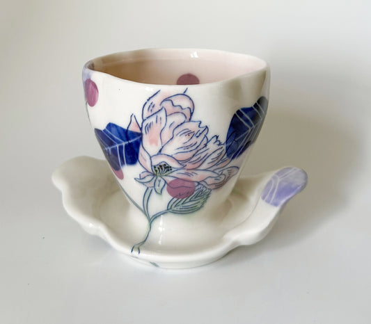 Ice cream dish with roses