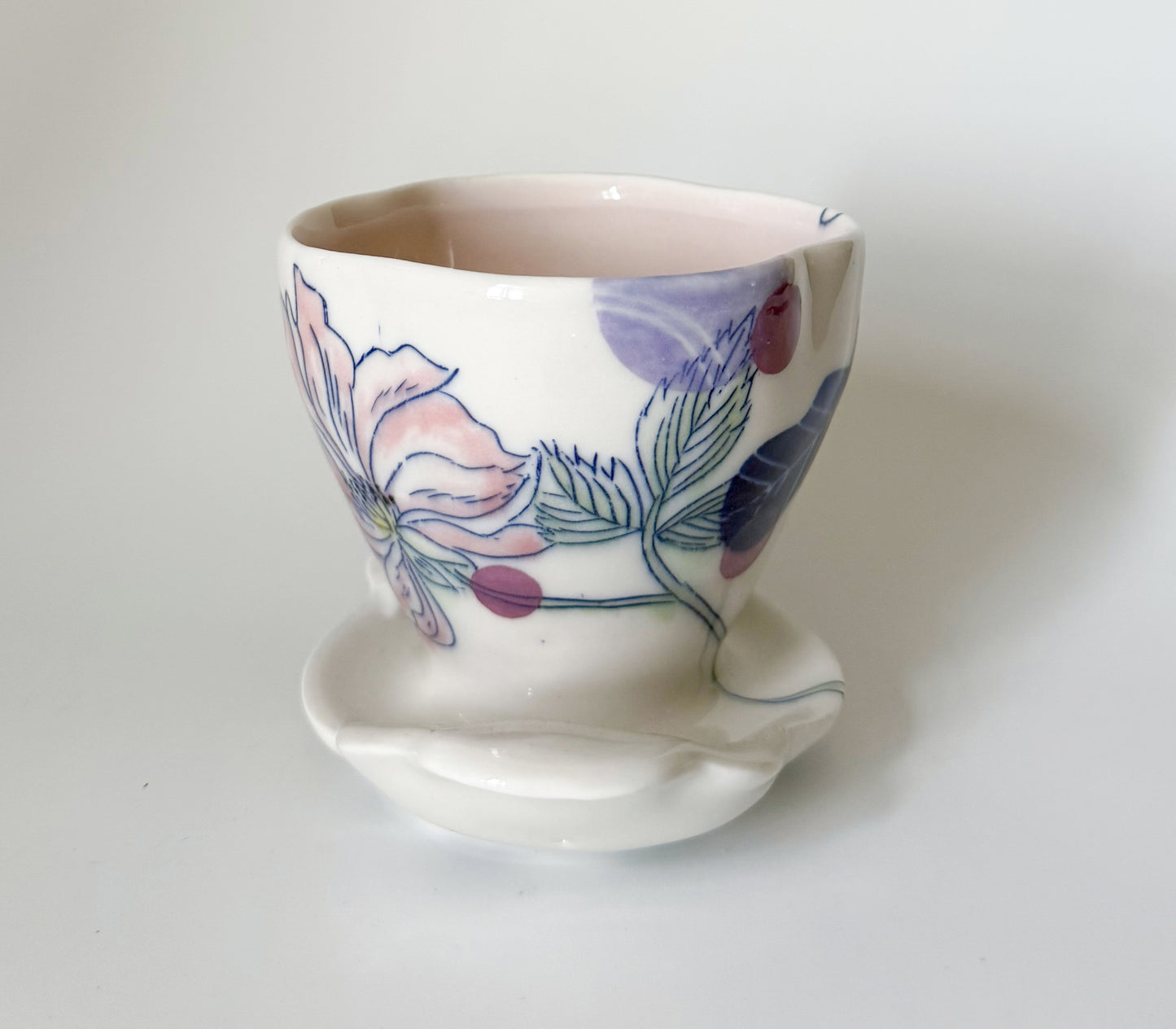 Ice cream dish with roses
