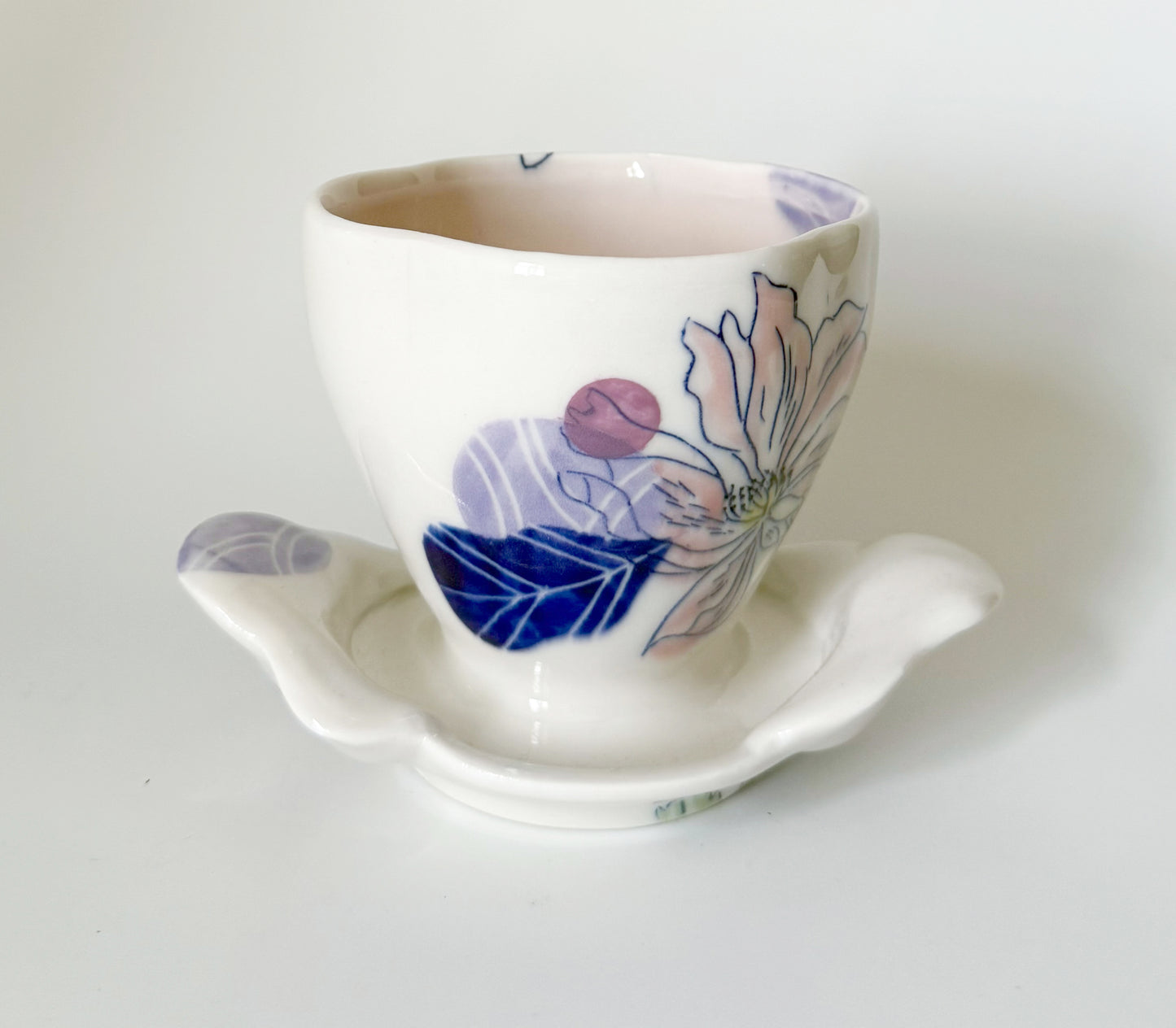 Ice cream dish with roses