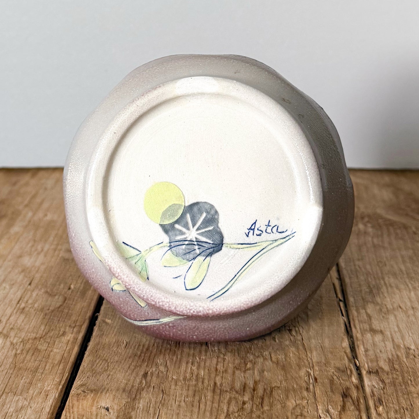 Small dish with clovers 1 – soda fired