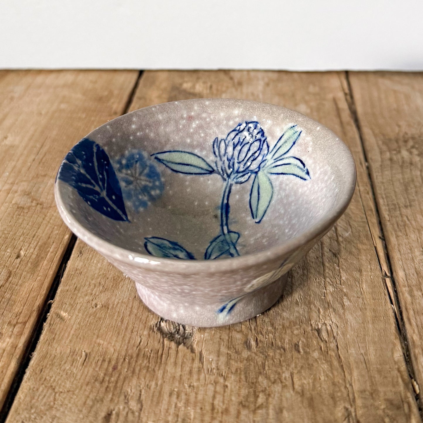 Small dish with clovers 3
