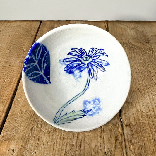 Small dish with daisies 8