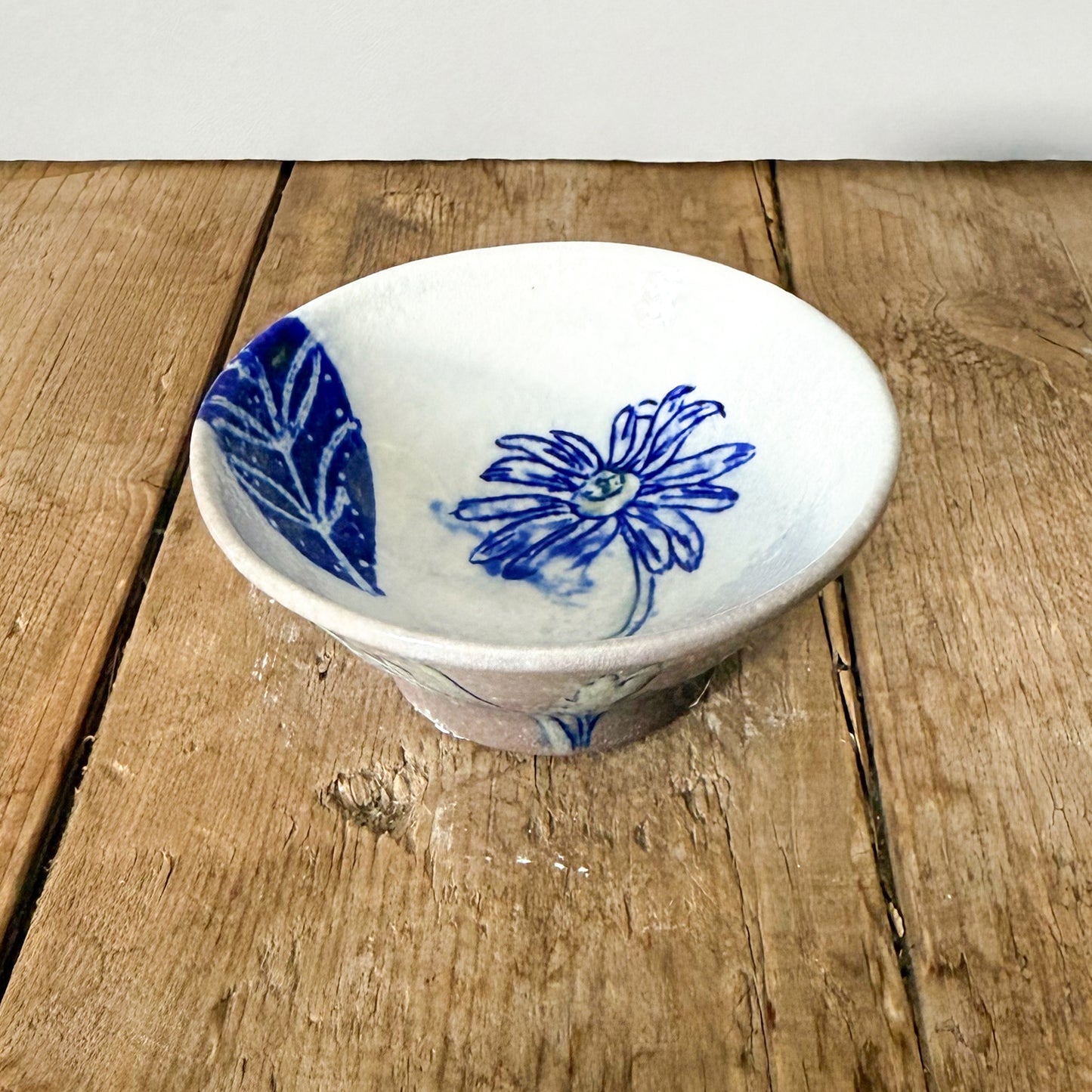 Small dish with daisies 8