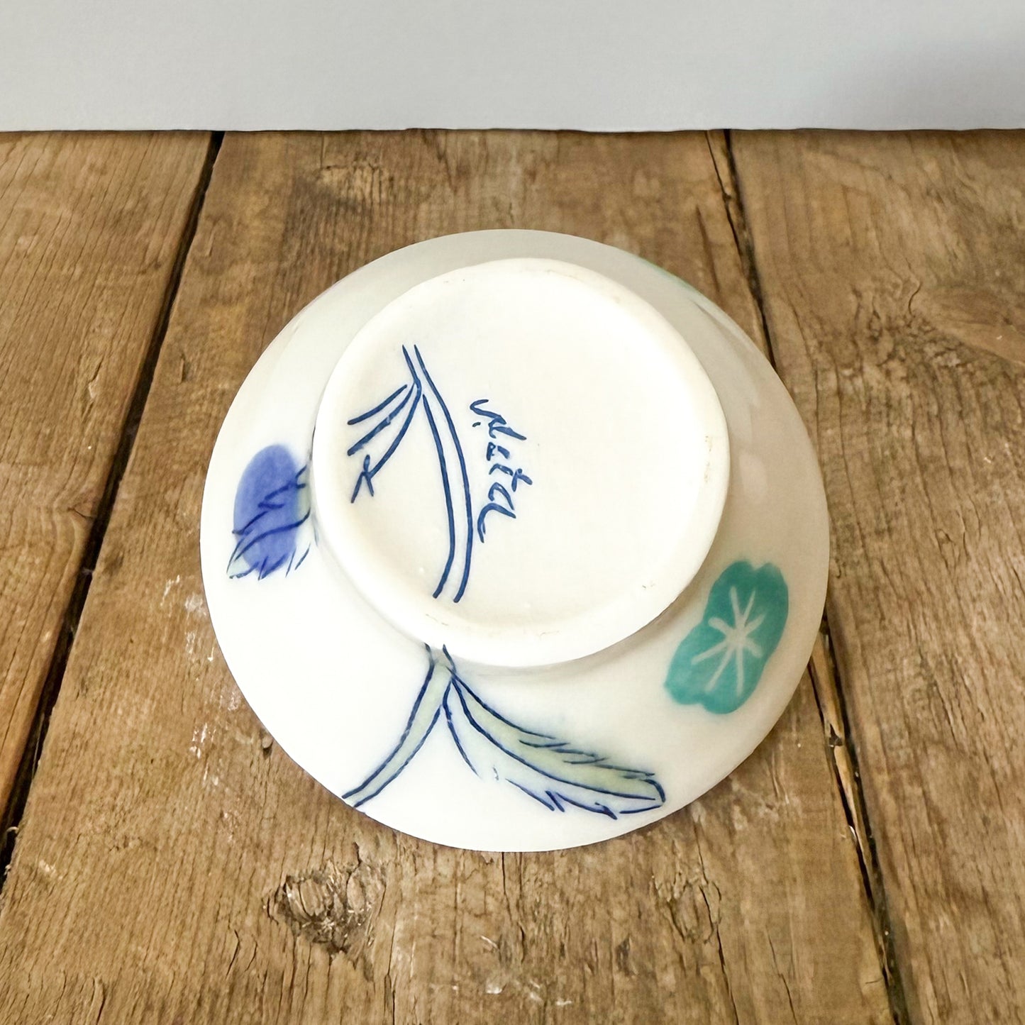 Small dish with daisies 11