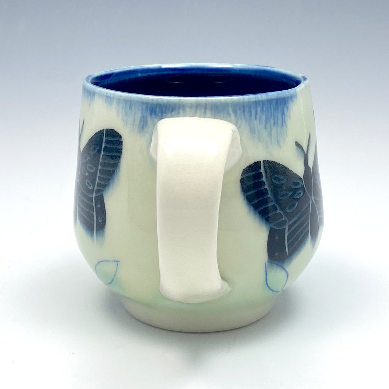 Mug with black butterflies 02