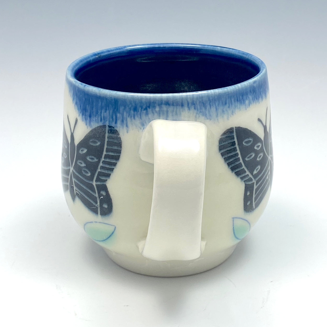 Mug with black butterflies 04