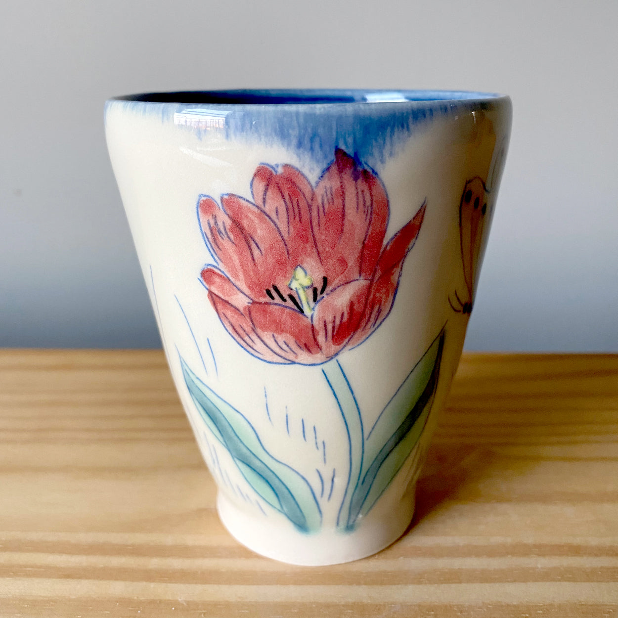 Juice cup with tulips 05