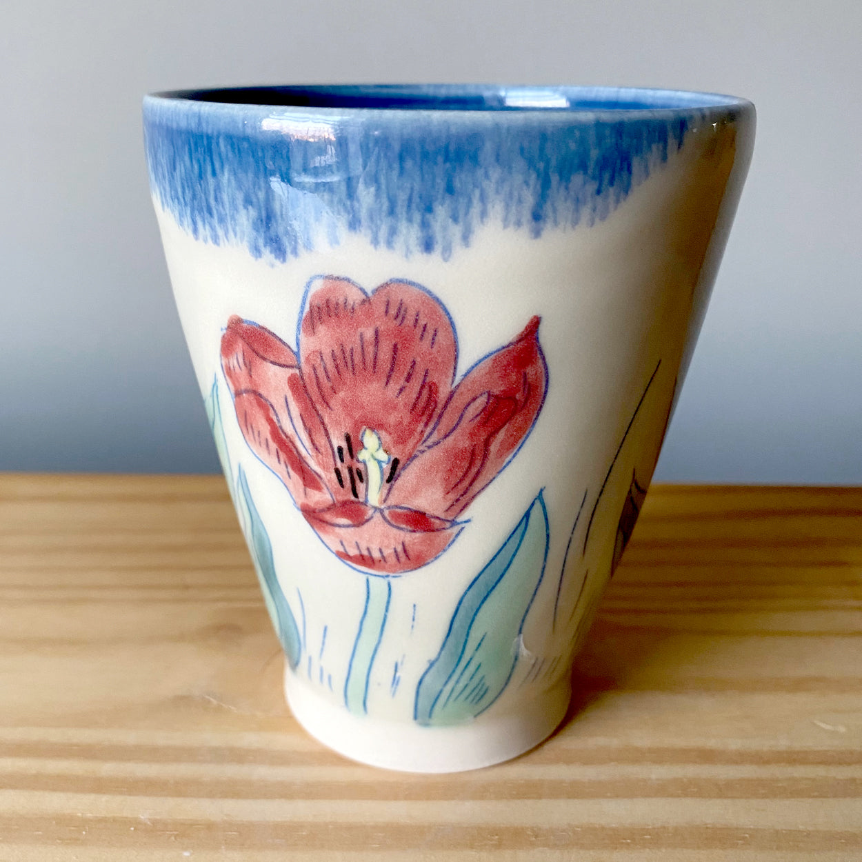 Juice cup with tulips 05