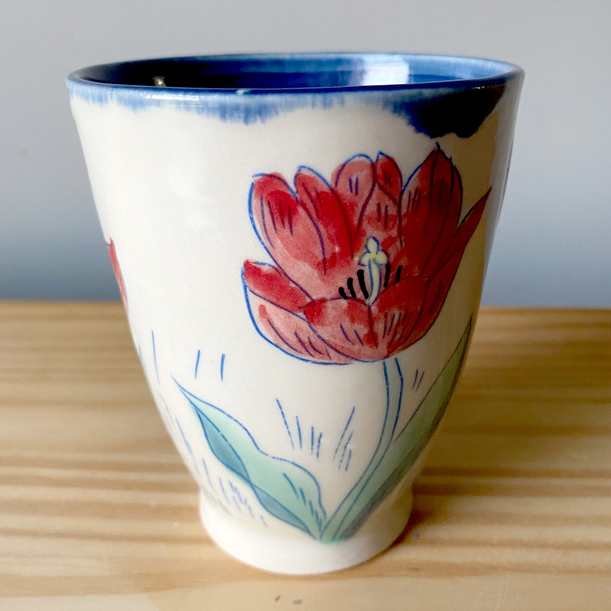 Juice cup with tulips 06